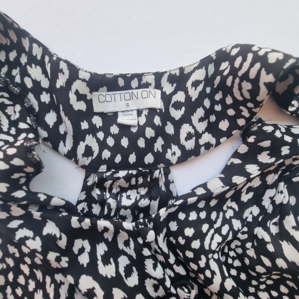 Black and white top size S by Cotton On